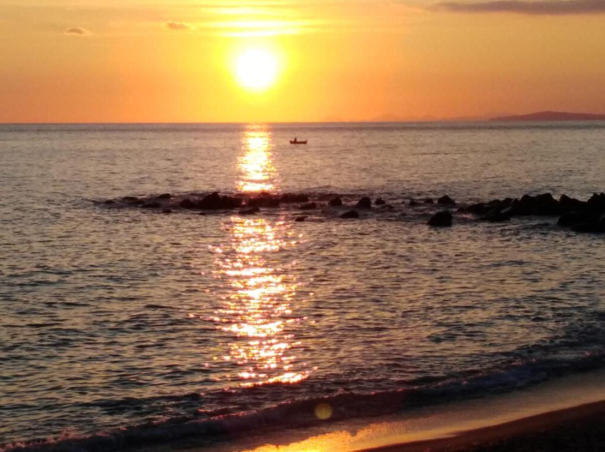 Appartamento Riviera Trilocale Wifi E Parcheggio Privato Ventimiglia Exteriör bild