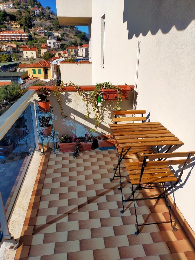 Appartamento Riviera Trilocale Wifi E Parcheggio Privato Ventimiglia Exteriör bild